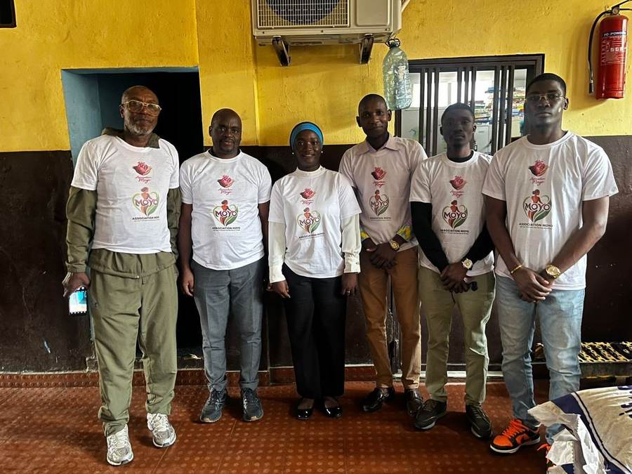 Les bénévoles de l'Association MOYO réunis lors d'une action